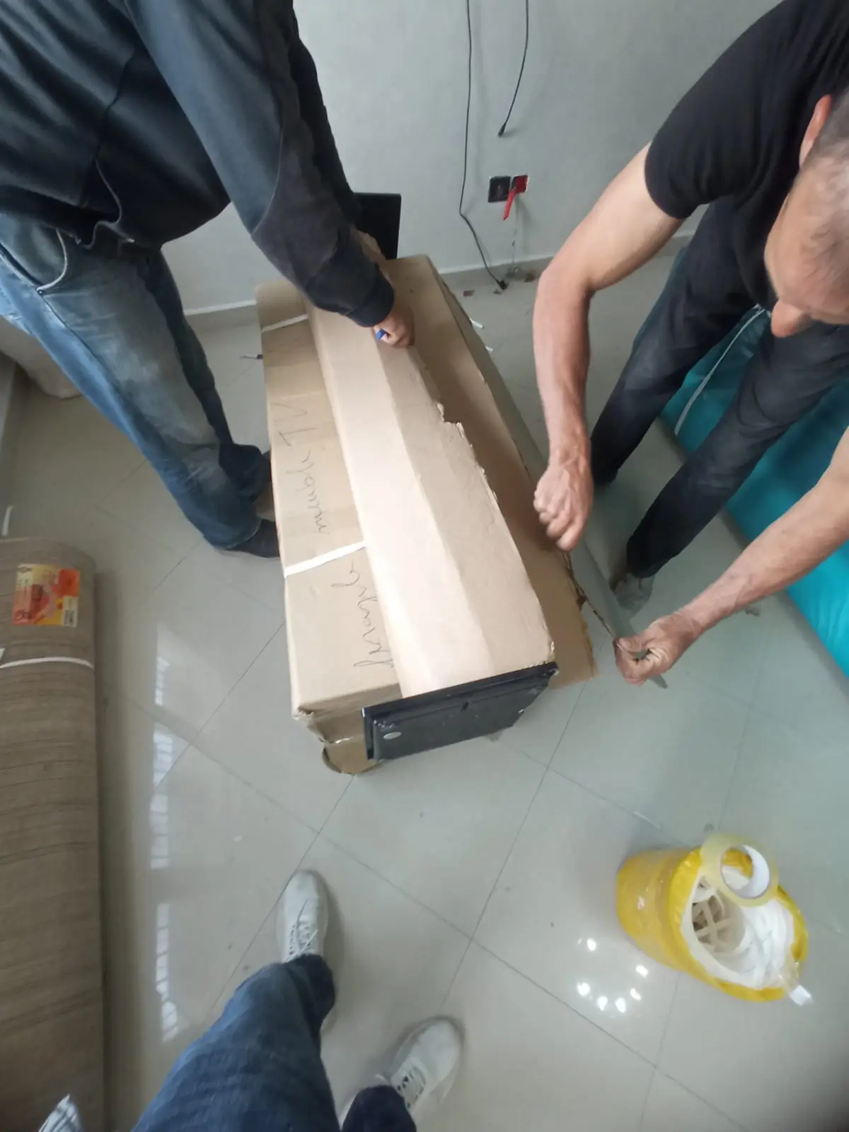 demenagement agadir charge Chargement des meubles dans un camion de demenagement à Agadir